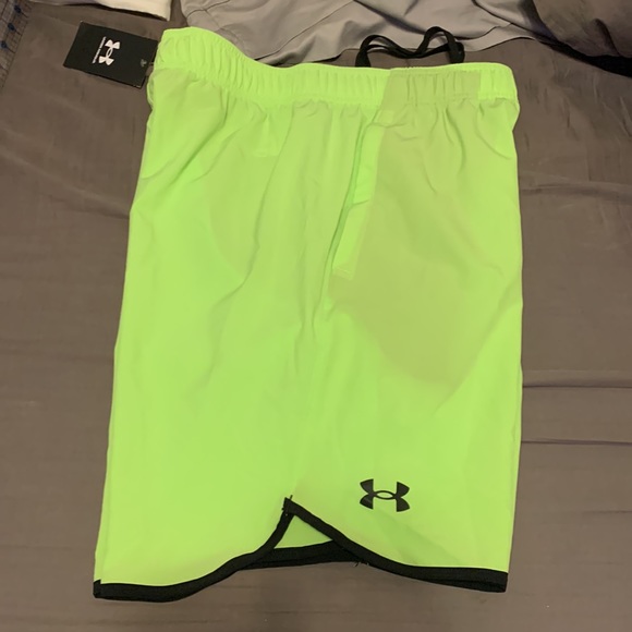 UA UNDER AMOUR MENS ATHLETIC SHORTS NEON GREEN. MEDIUM NWT - Picture 2 of 6